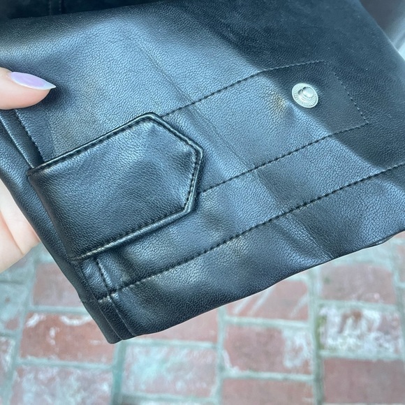 Wilfred Free Aritzia The Modern Vegan Leather High Rise Cargo Pants Size 12 - Picture 10 of 10